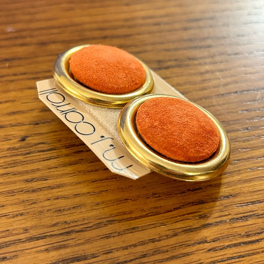 Vintage MJ Carroll round orange felt gold earrings